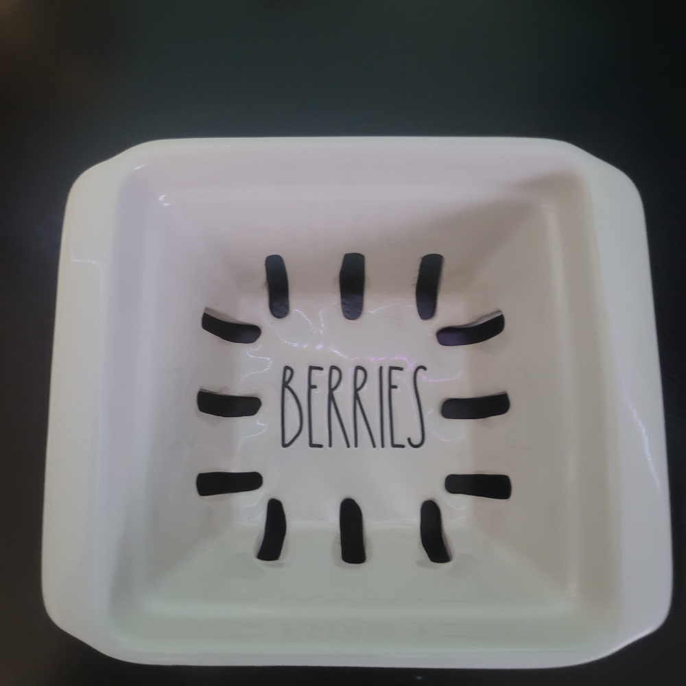 Rae Dunn Berries Colander Used Excellent Condition